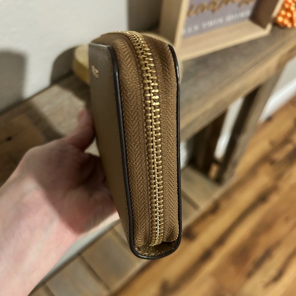 EUC Michael Kors Jet Set Large Leather Smartphone Wristlet Wallet in "Luggage" - Picture 8 of 9